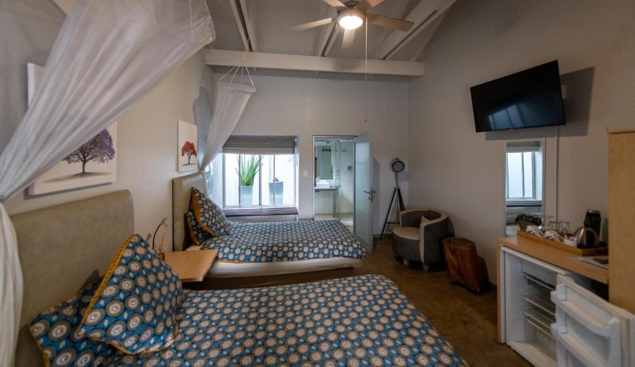 Vondelhof Guesthouse ウィントフーク エクステリア 写真