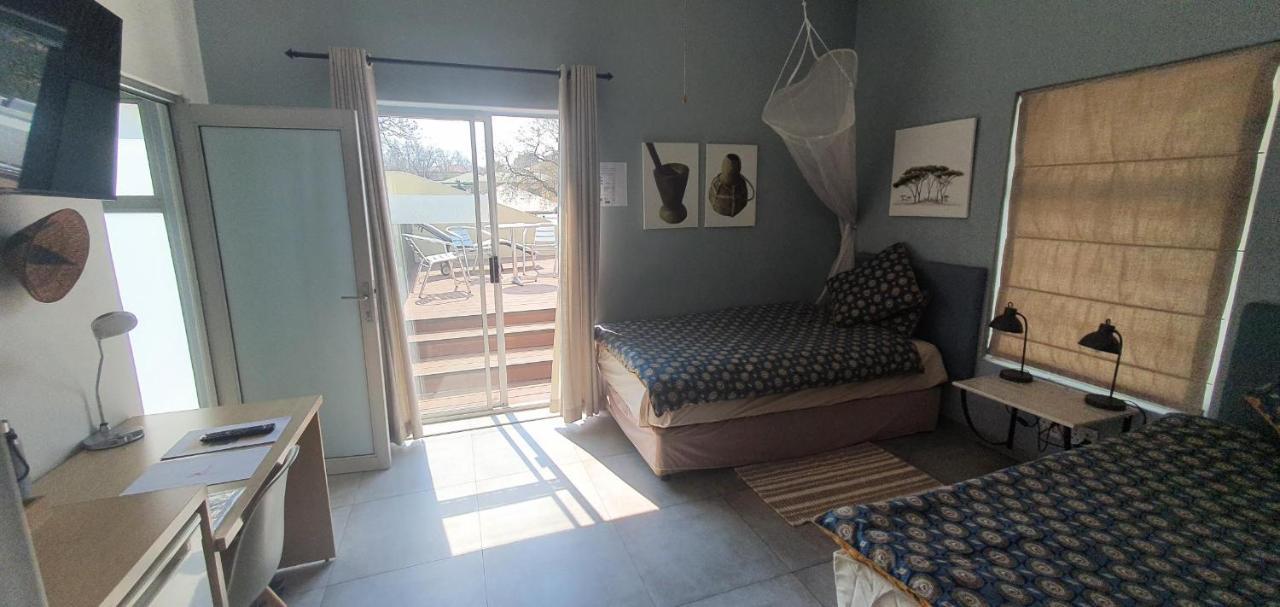 Vondelhof Guesthouse ウィントフーク エクステリア 写真