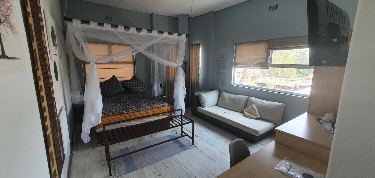 Vondelhof Guesthouse ウィントフーク エクステリア 写真